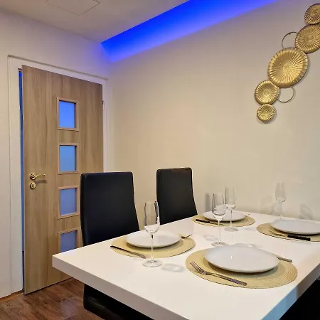 Wellness Gold Apartment With Private Sauna & Jacuzzi Prague Exterior photo