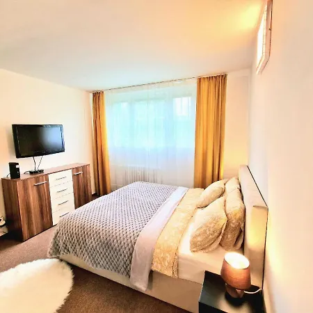 Wellness Gold Apartment With Private Sauna & Jacuzzi Prague Exterior photo
