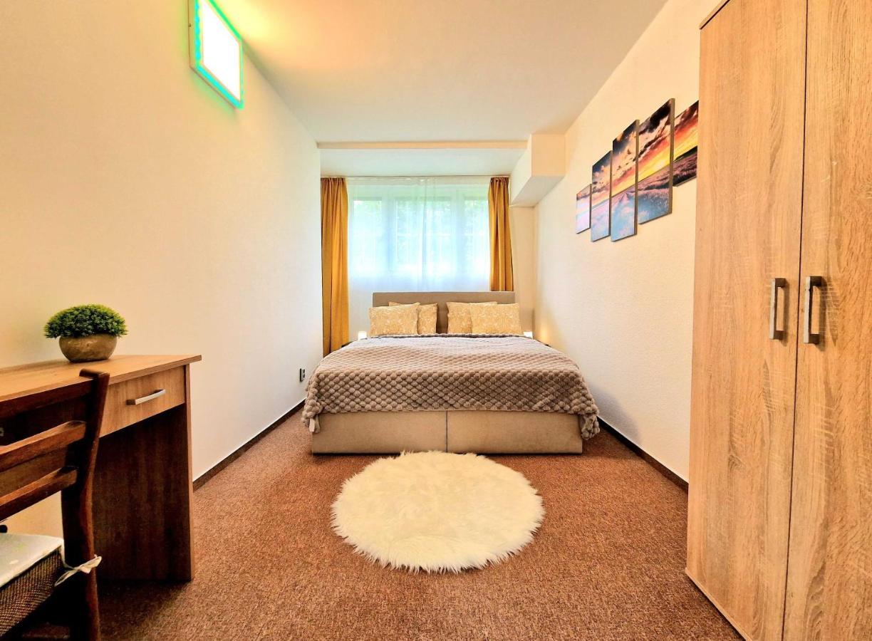 Wellness Gold With Private Sauna & Jacuzzi Apartament Praga