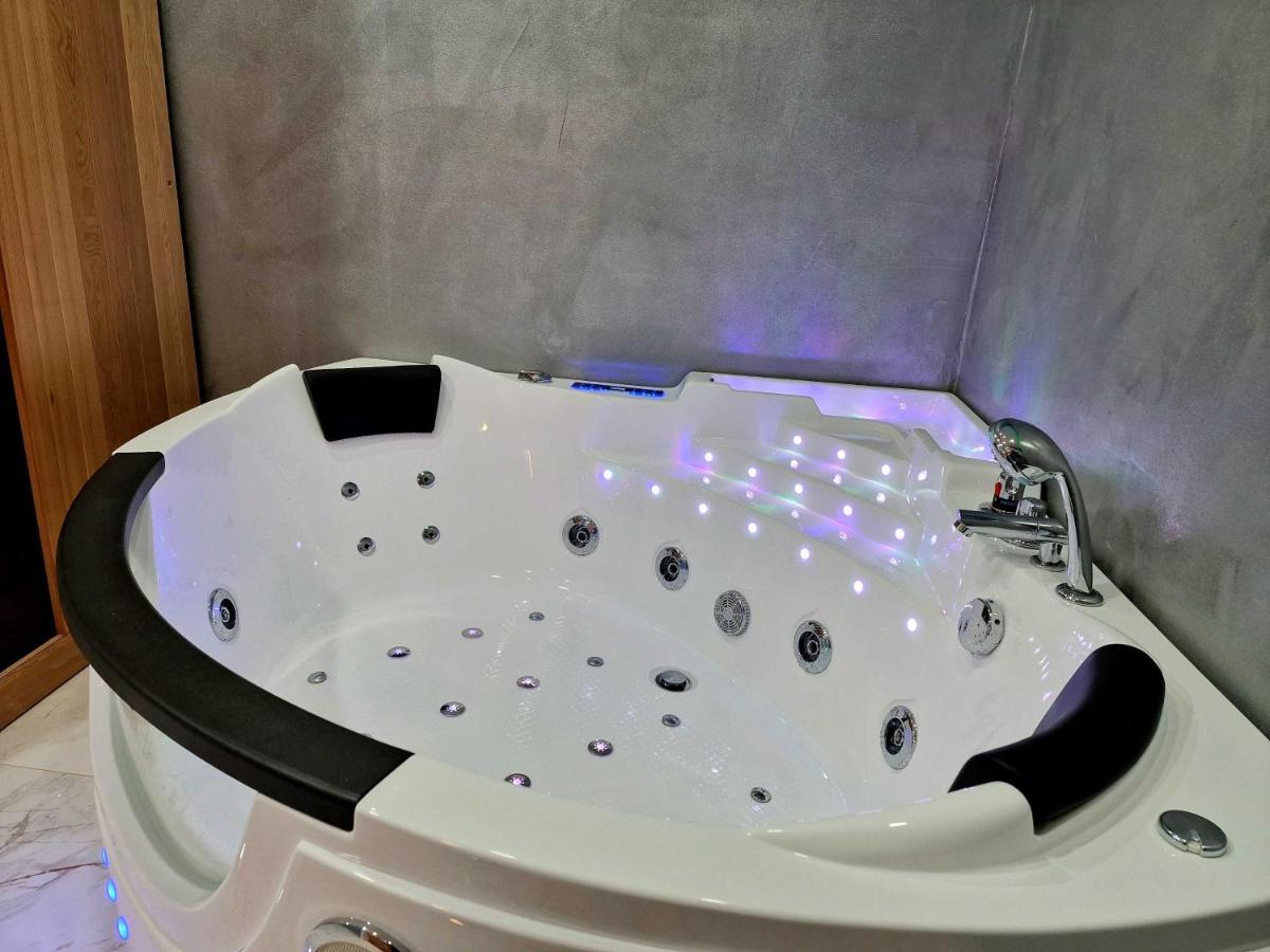 Wellness Gold With Private Sauna & Jacuzzi Apartament *